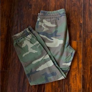 Aritzia TNA Army Print Pant Size 4